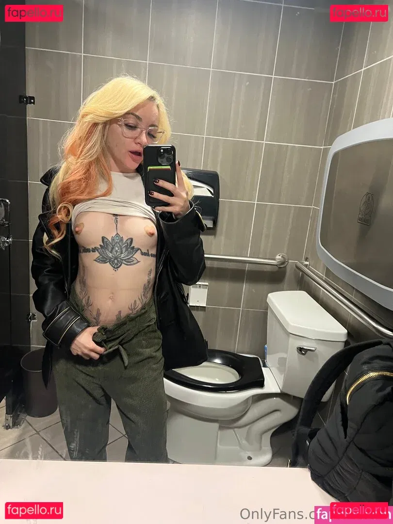 Lola Fae Onlyfans Photo Gallery 