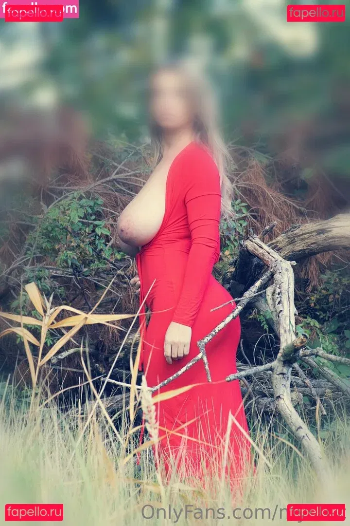 nadine-j.de Onlyfans Photo Gallery 