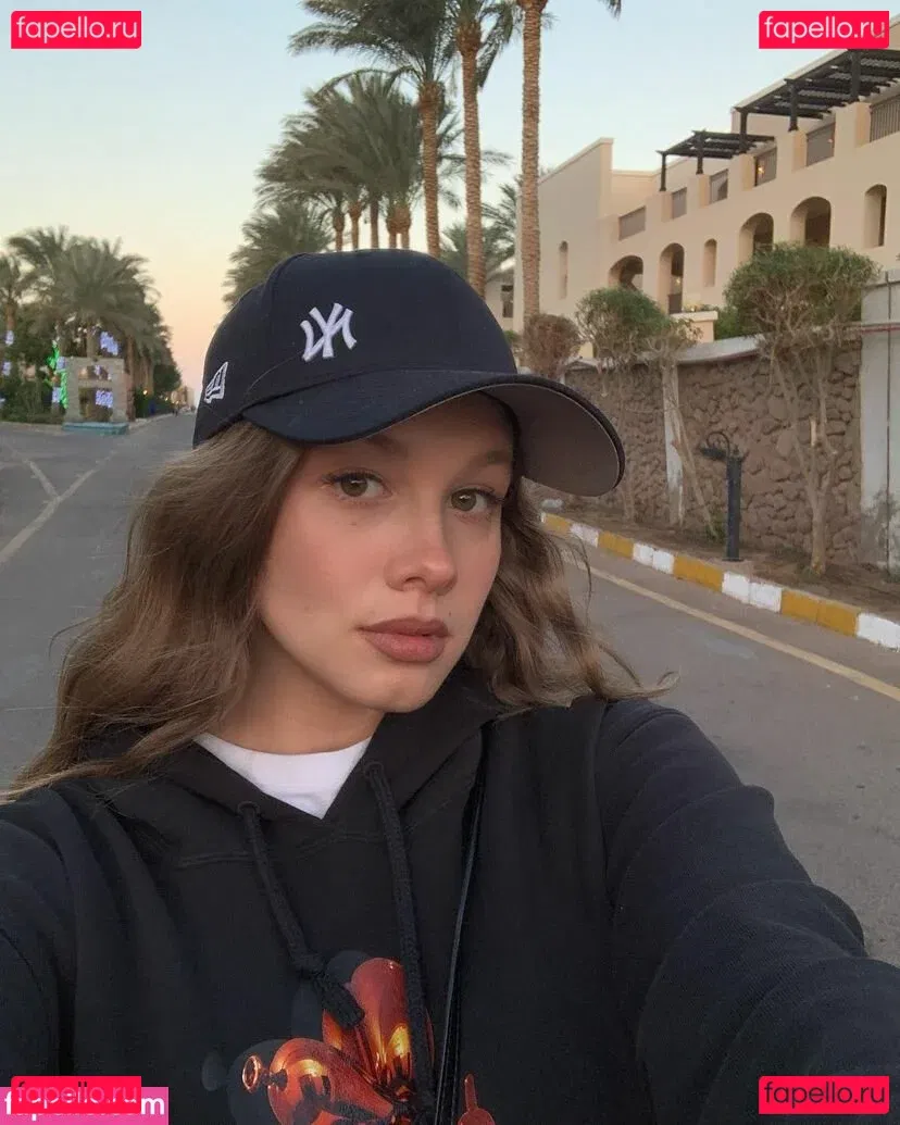 darina_cat Onlyfans Photo Gallery 