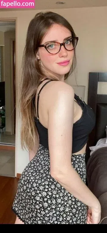 mikansg Onlyfans Photo Gallery 