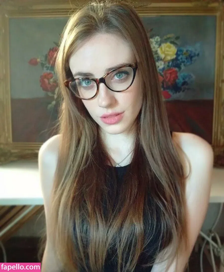 mikansg Onlyfans Photo Gallery 