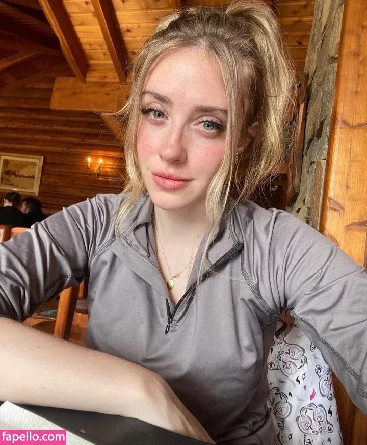 mikansg Onlyfans Photo Gallery 