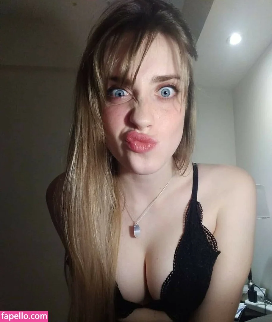 mikansg Onlyfans Photo Gallery 