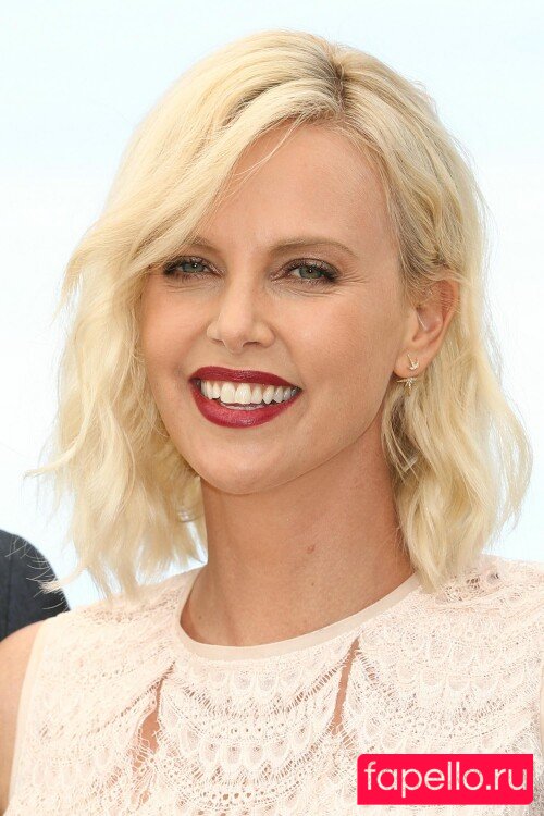 Charlize Theron Nude Onlyfans Photo 36