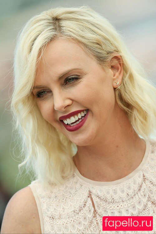 Charlize Theron Nude Onlyfans Photo 30
