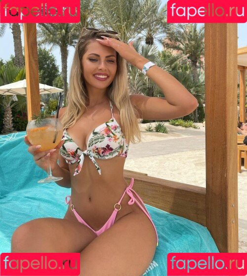 Anyatrades Onlyfans Photo Gallery 