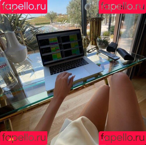 Anyatrades Onlyfans Photo Gallery 