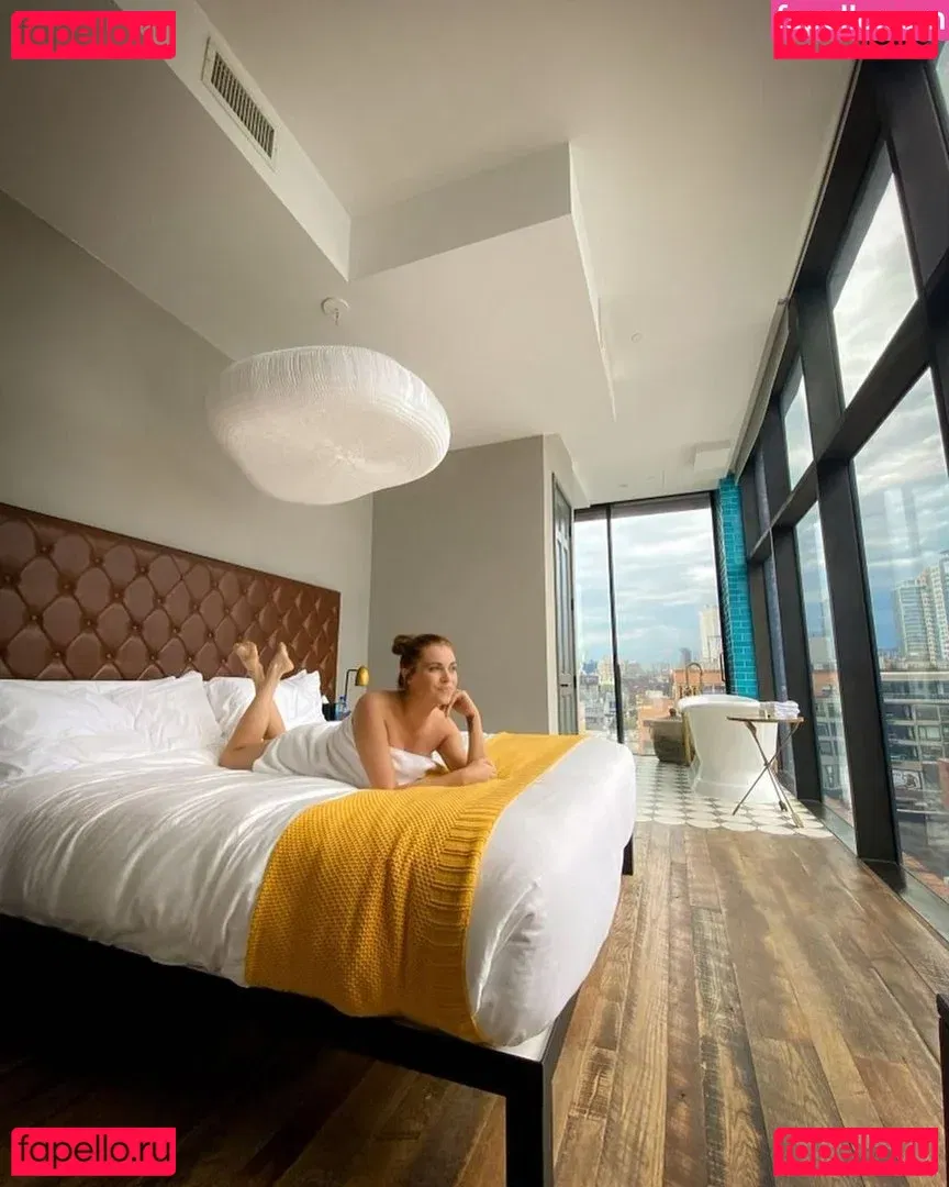 Eliza Taylor Onlyfans Photo Gallery 