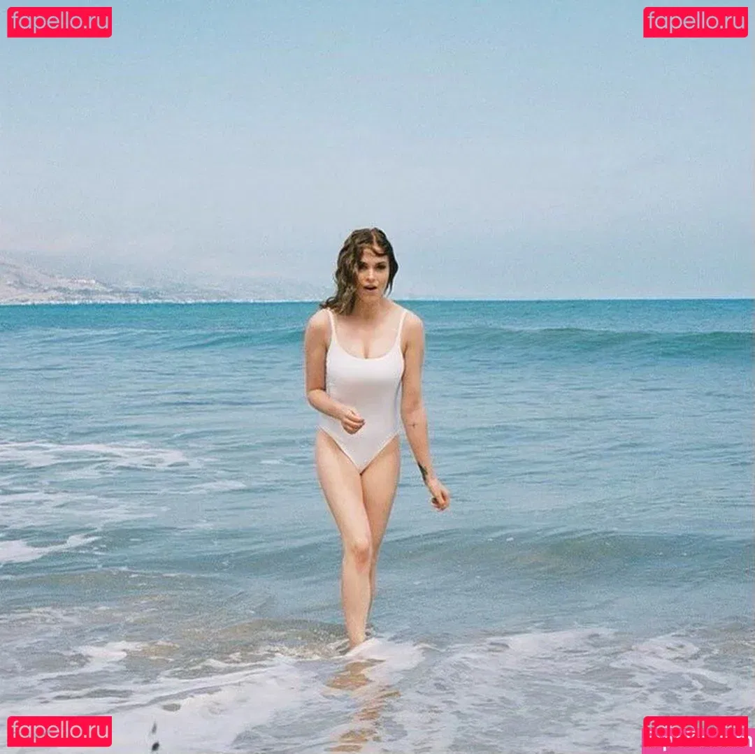 Eliza Taylor Onlyfans Photo Gallery 