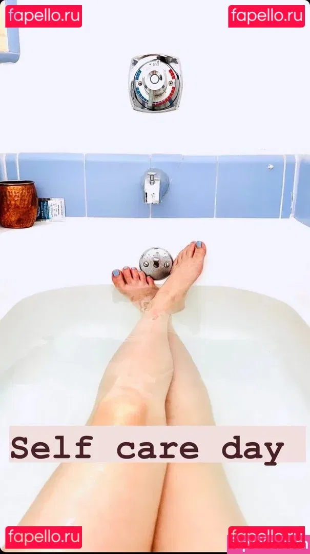 Eliza Taylor Onlyfans Photo Gallery 