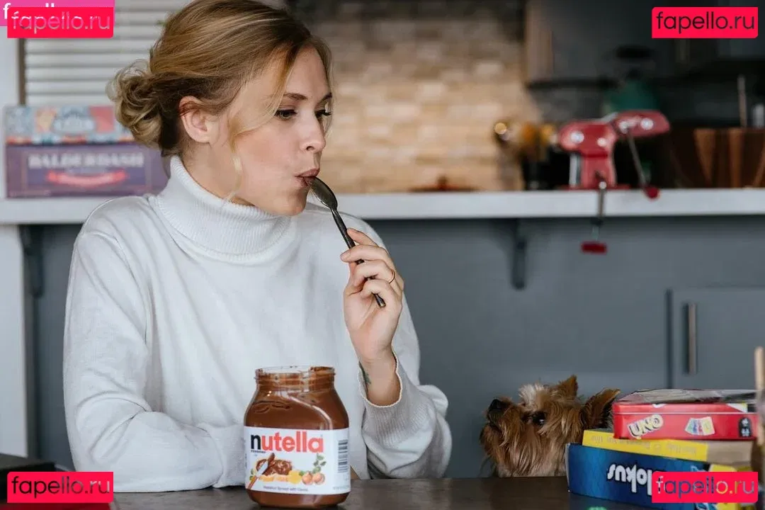 Eliza Taylor Onlyfans Photo Gallery 