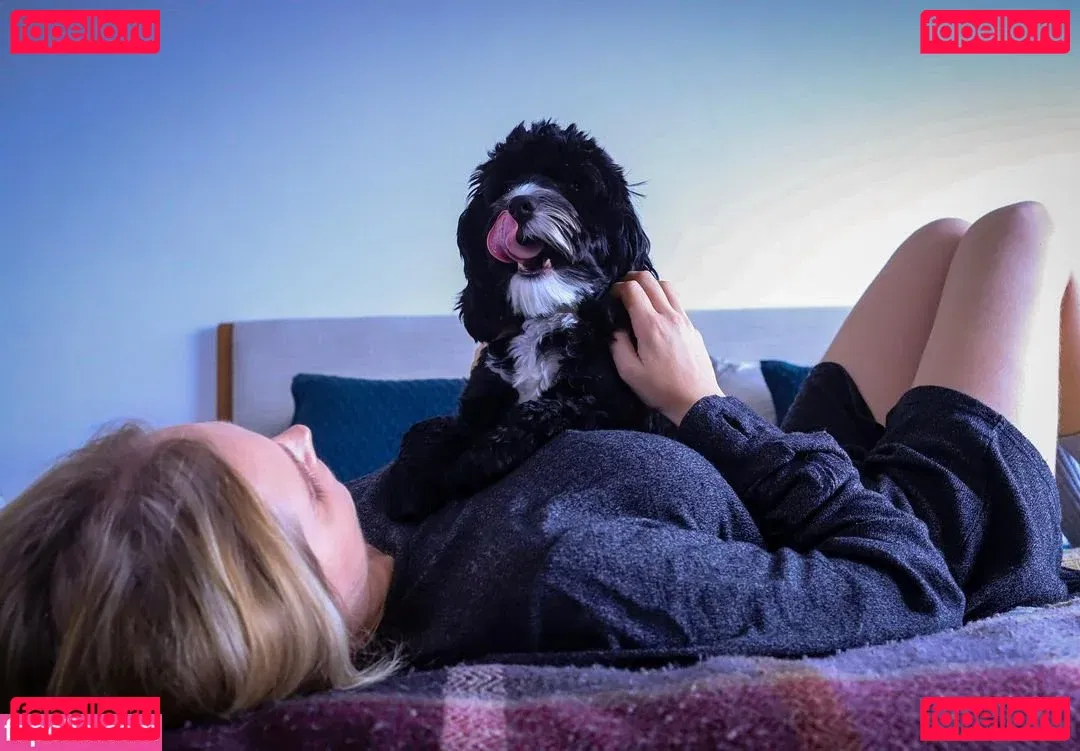 Eliza Taylor Onlyfans Photo Gallery 