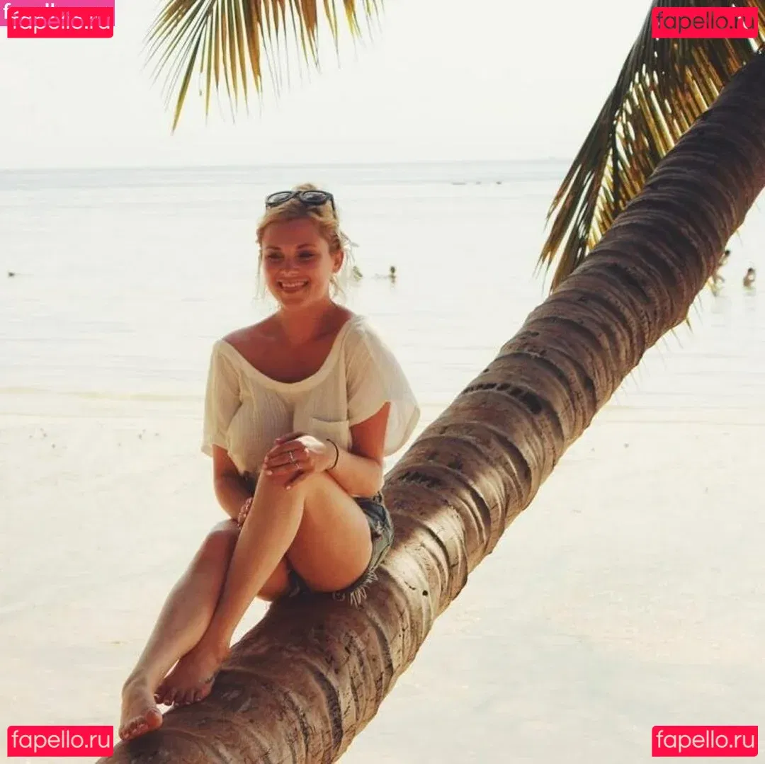 Eliza Taylor Onlyfans Photo Gallery 