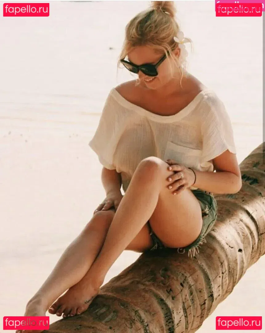 Eliza Taylor Onlyfans Photo Gallery 