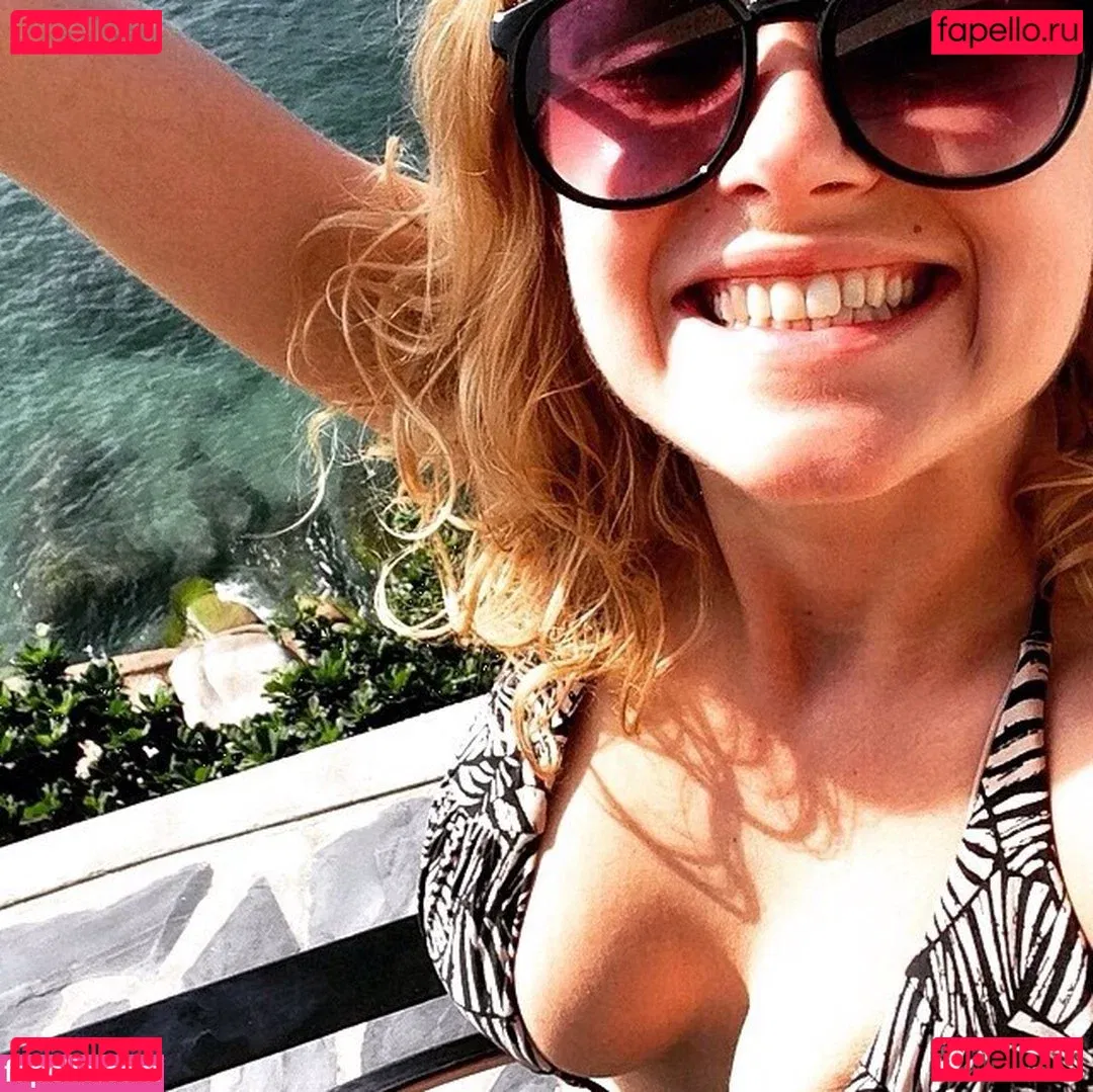 Eliza Taylor Onlyfans Photo Gallery 