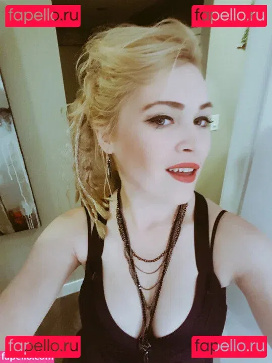 Eliza Taylor Onlyfans Photo Gallery 