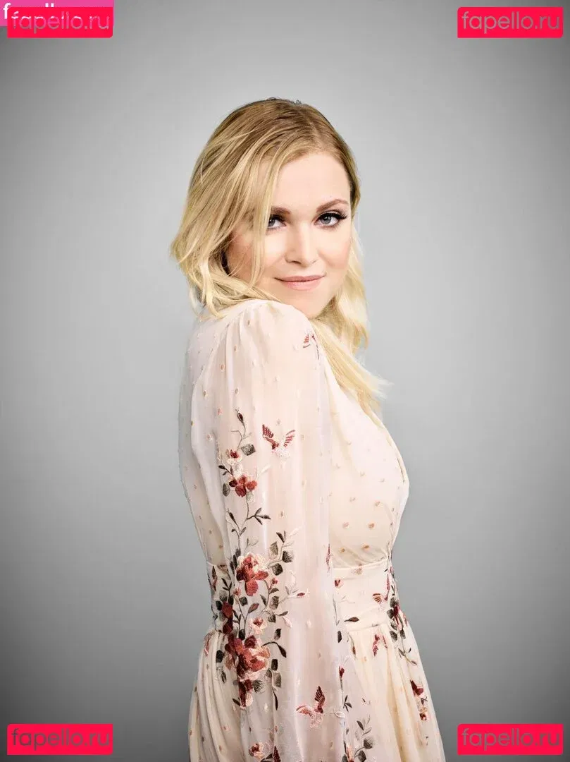 Eliza Taylor Onlyfans Photo Gallery 