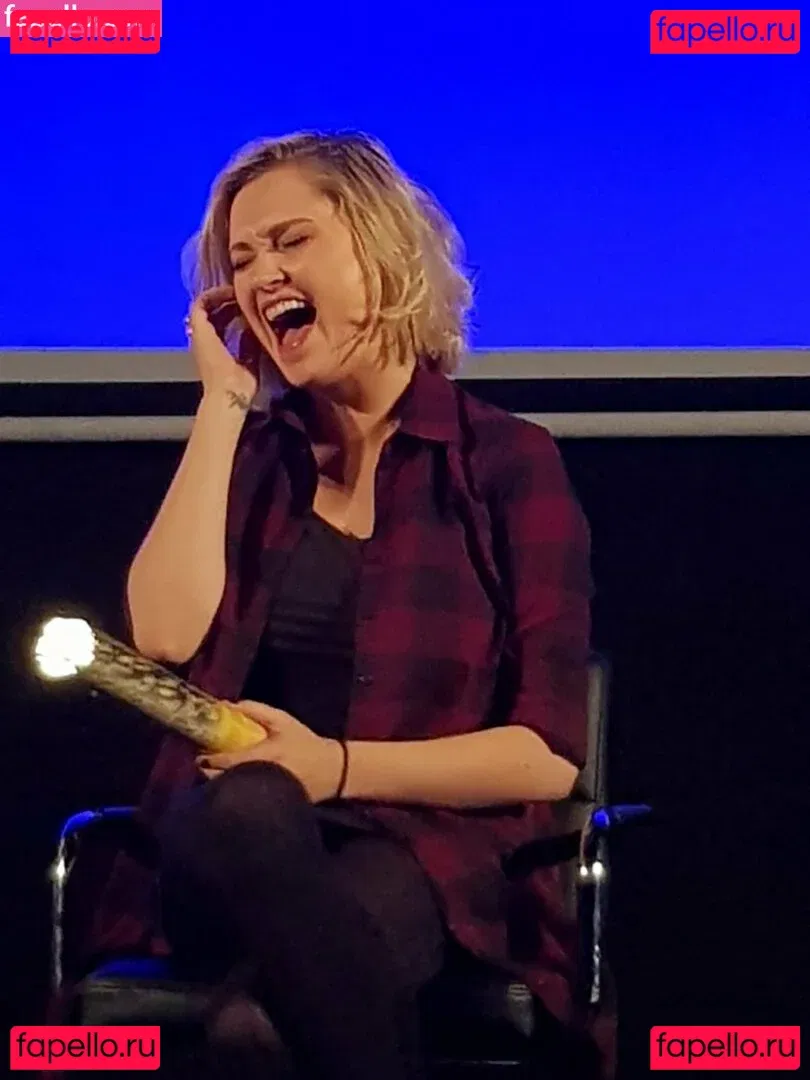 Eliza Taylor Onlyfans Photo Gallery 