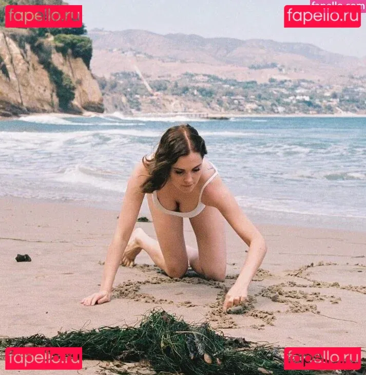 Eliza Taylor Onlyfans Photo Gallery 