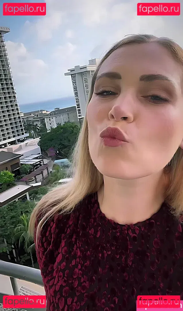 Eliza Taylor Onlyfans Photo Gallery 
