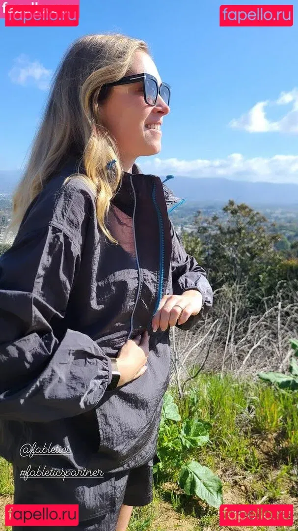 Eliza Taylor Onlyfans Photo Gallery 