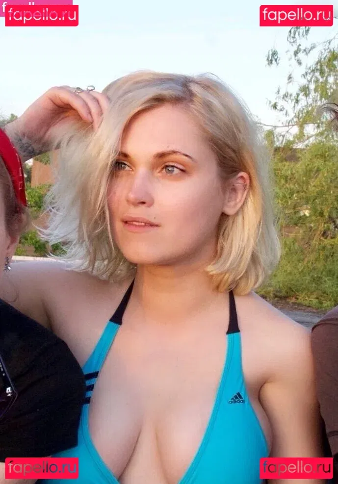 Eliza Taylor Onlyfans Photo Gallery 