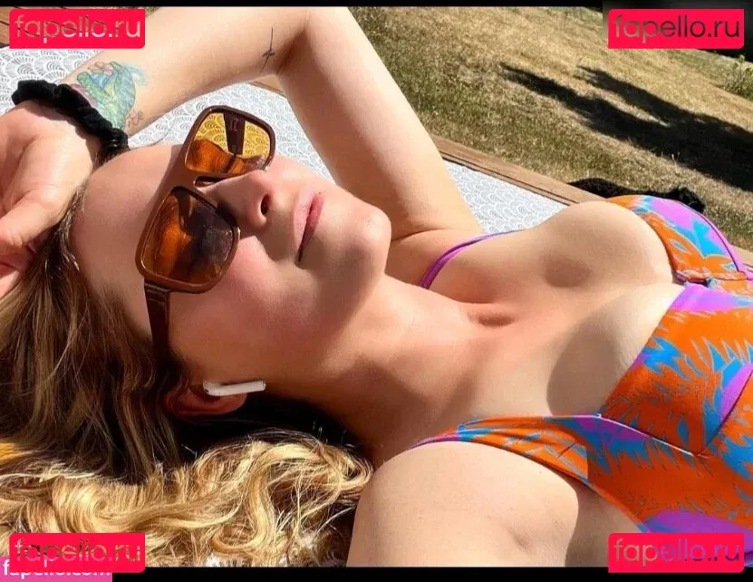 Eliza Taylor Onlyfans Photo Gallery 