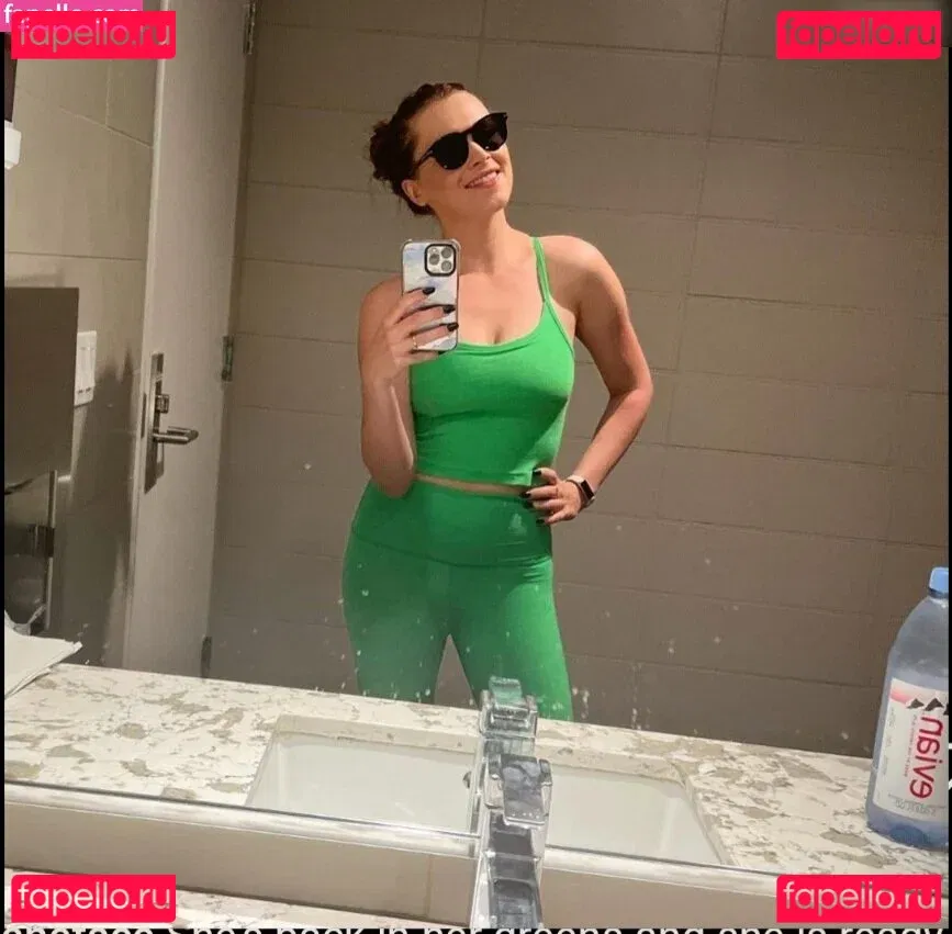 Eliza Taylor Onlyfans Photo Gallery 