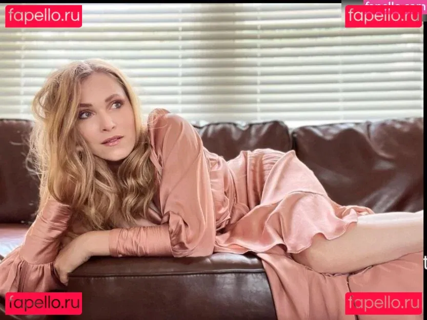 Eliza Taylor Onlyfans Photo Gallery 