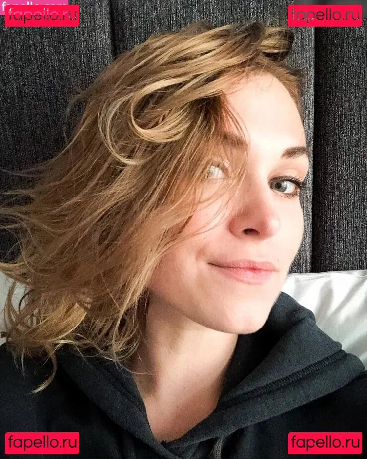 Eliza Taylor Onlyfans Photo Gallery 