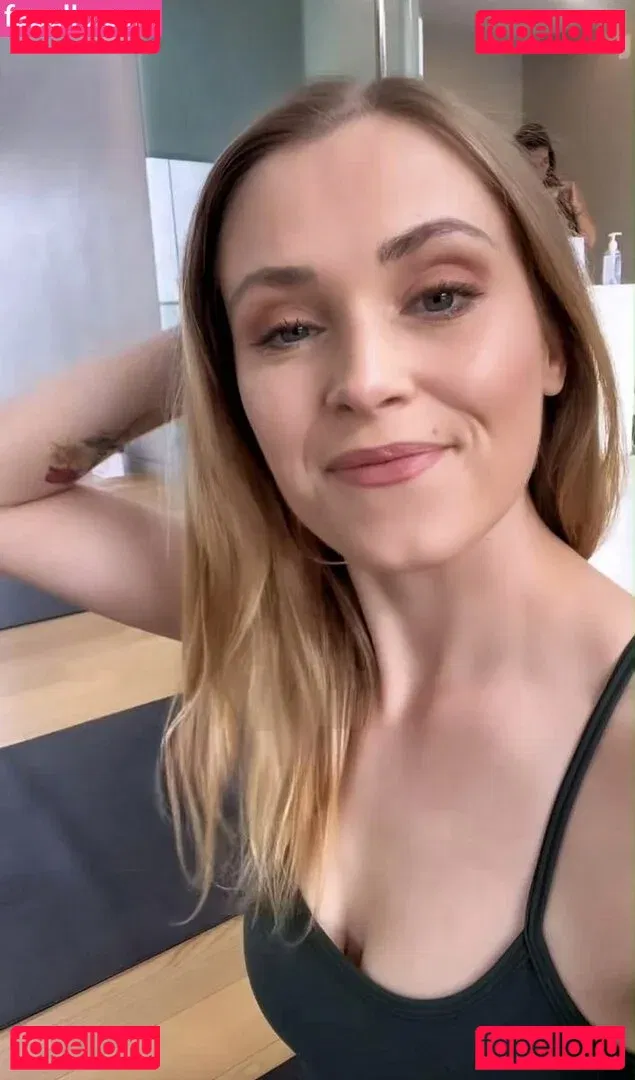 Eliza Taylor Onlyfans Photo Gallery 