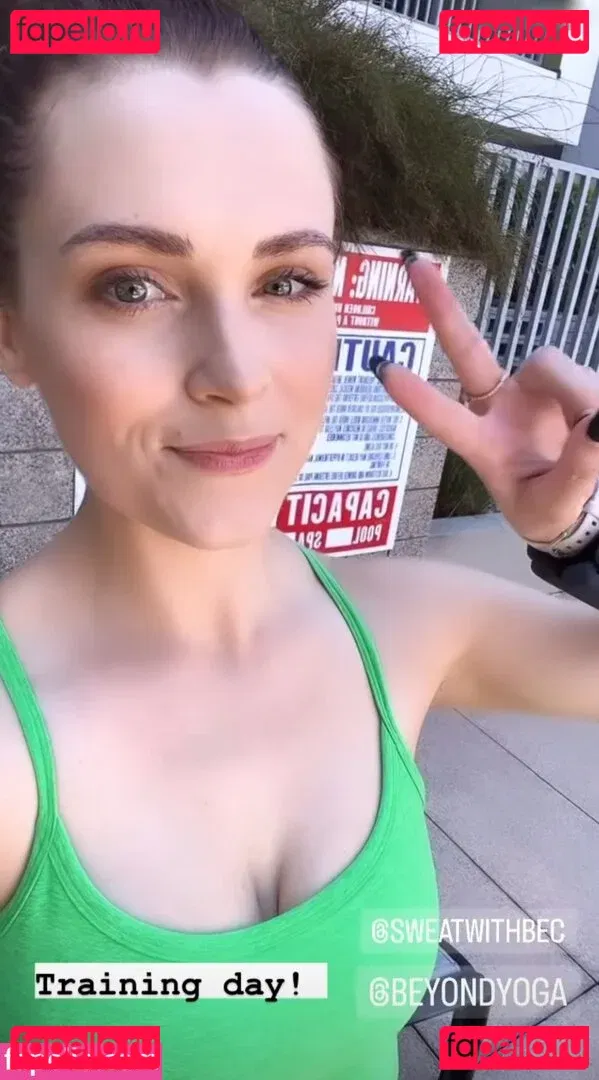 Eliza Taylor Onlyfans Photo Gallery 