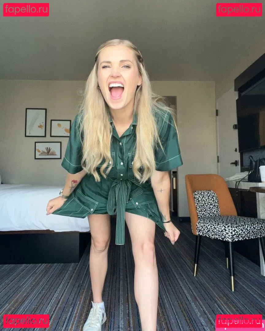 Eliza Taylor Onlyfans Photo Gallery 