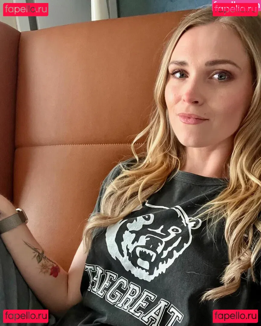 Eliza Taylor Onlyfans Photo Gallery 