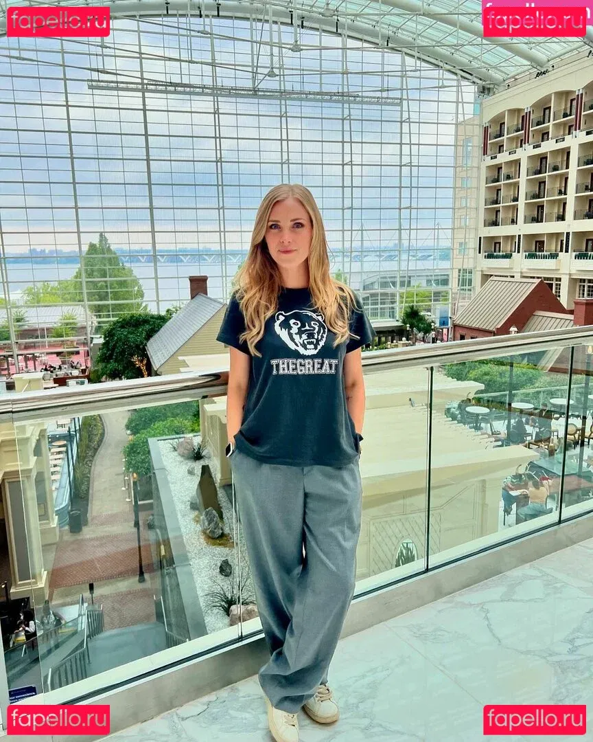 Eliza Taylor Onlyfans Photo Gallery 