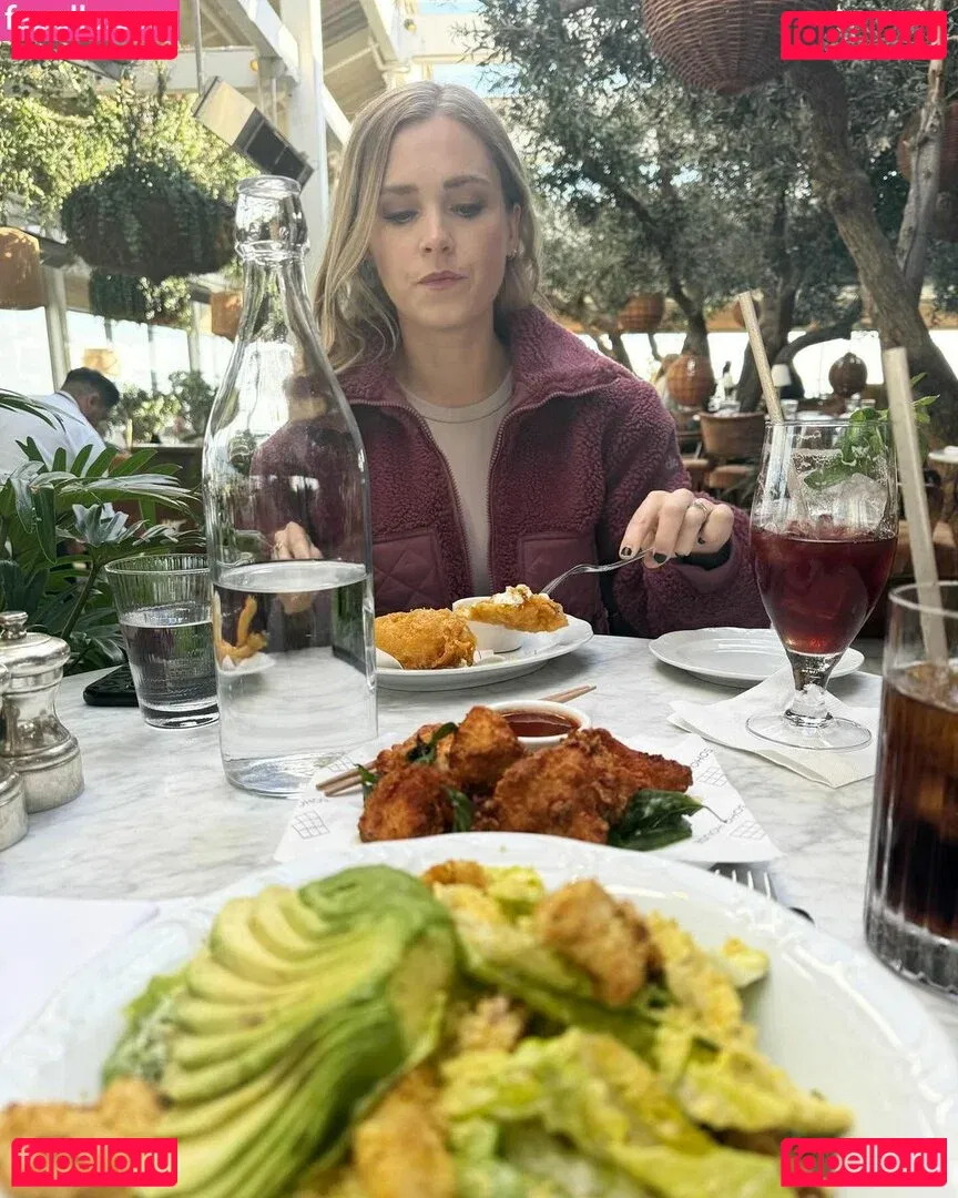 Eliza Taylor Onlyfans Photo Gallery 