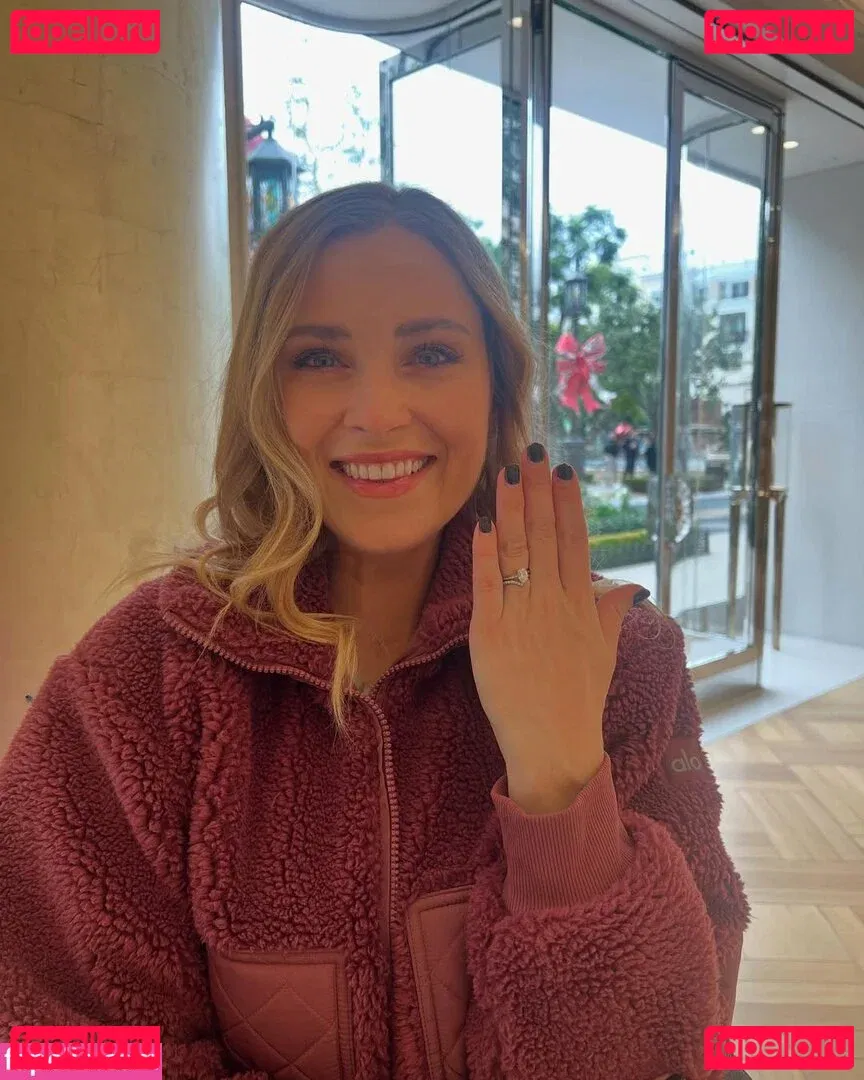 Eliza Taylor Onlyfans Photo Gallery 