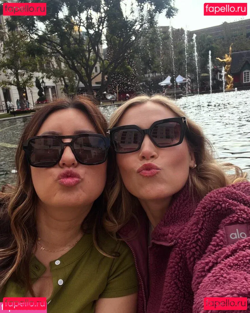 Eliza Taylor Onlyfans Photo Gallery 