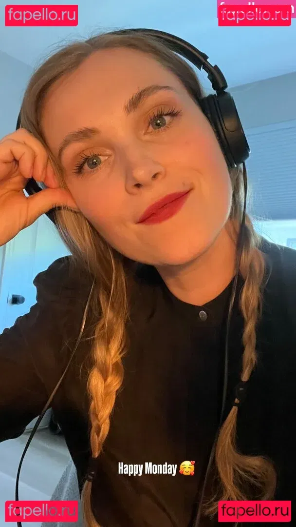 Eliza Taylor Onlyfans Photo Gallery 