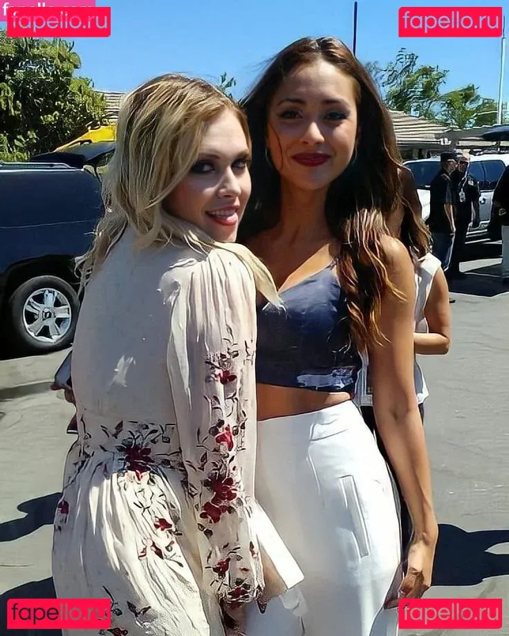 Eliza Taylor Onlyfans Photo Gallery 