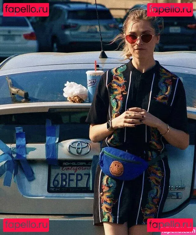 Eliza Taylor Onlyfans Photo Gallery 