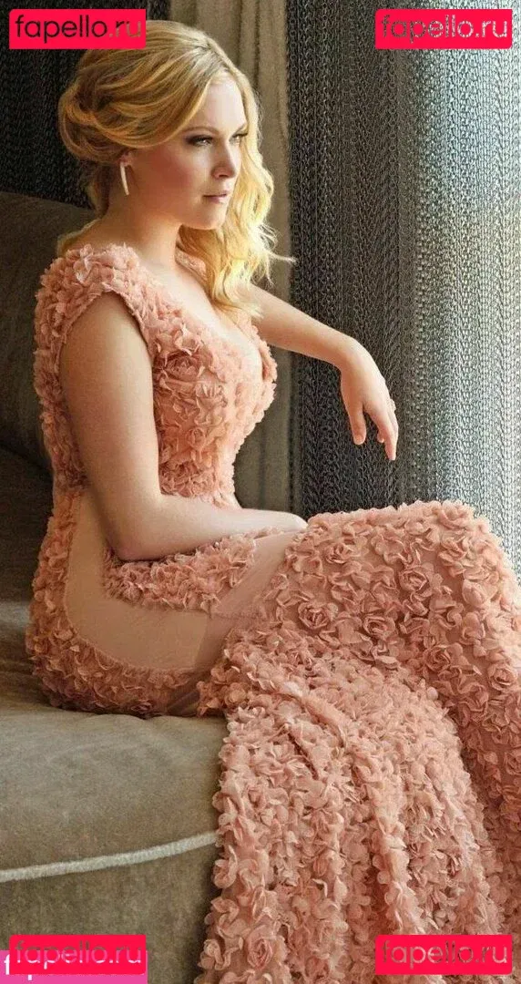 Eliza Taylor Onlyfans Photo Gallery 