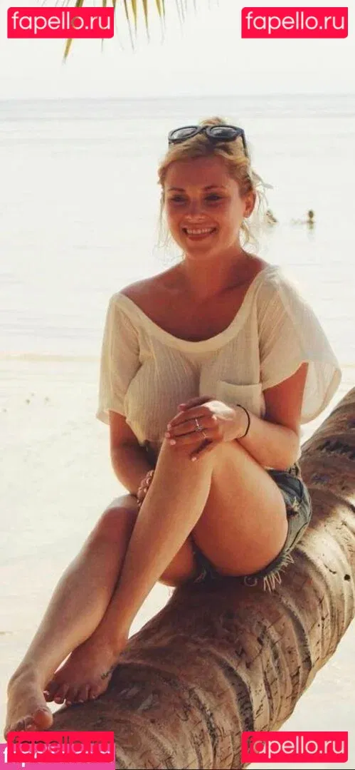 Eliza Taylor Onlyfans Photo Gallery 