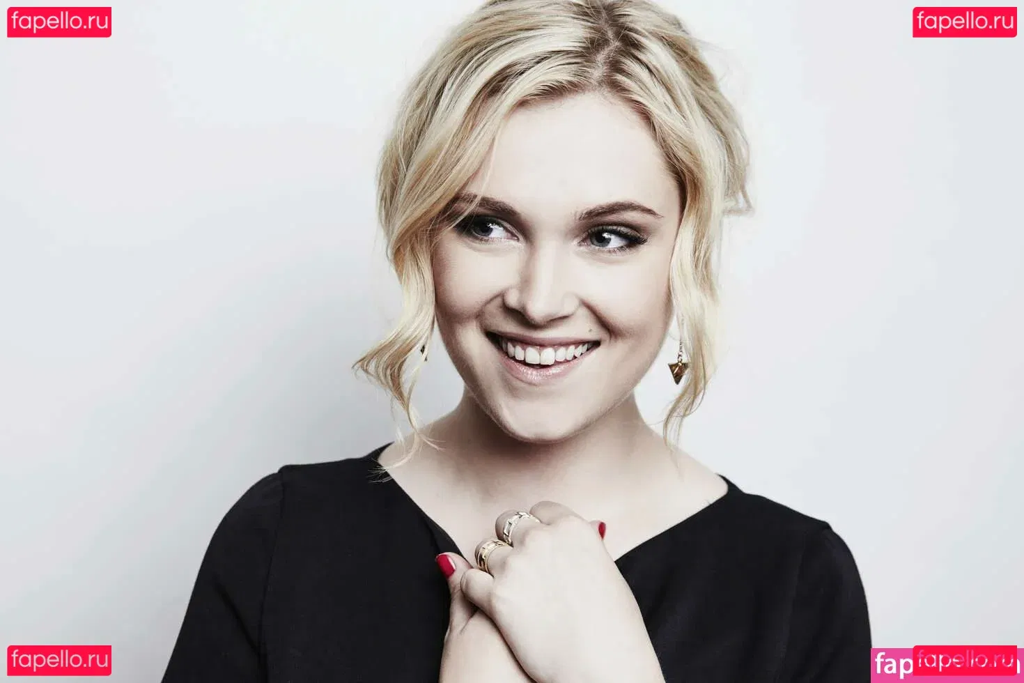 Eliza Taylor Onlyfans Photo Gallery 