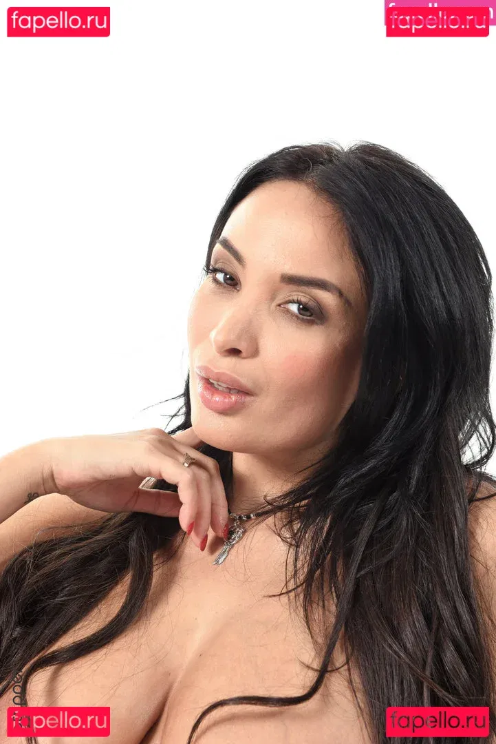 Anissa KATE Onlyfans Photo Gallery 