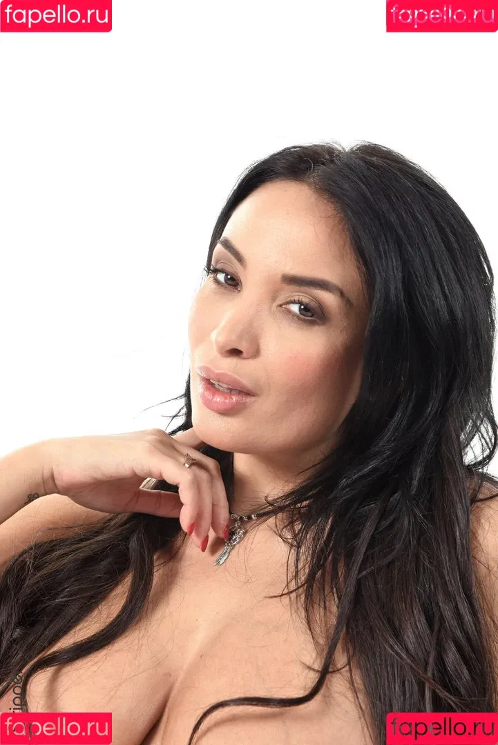 Anissa KATE Onlyfans Photo Gallery 