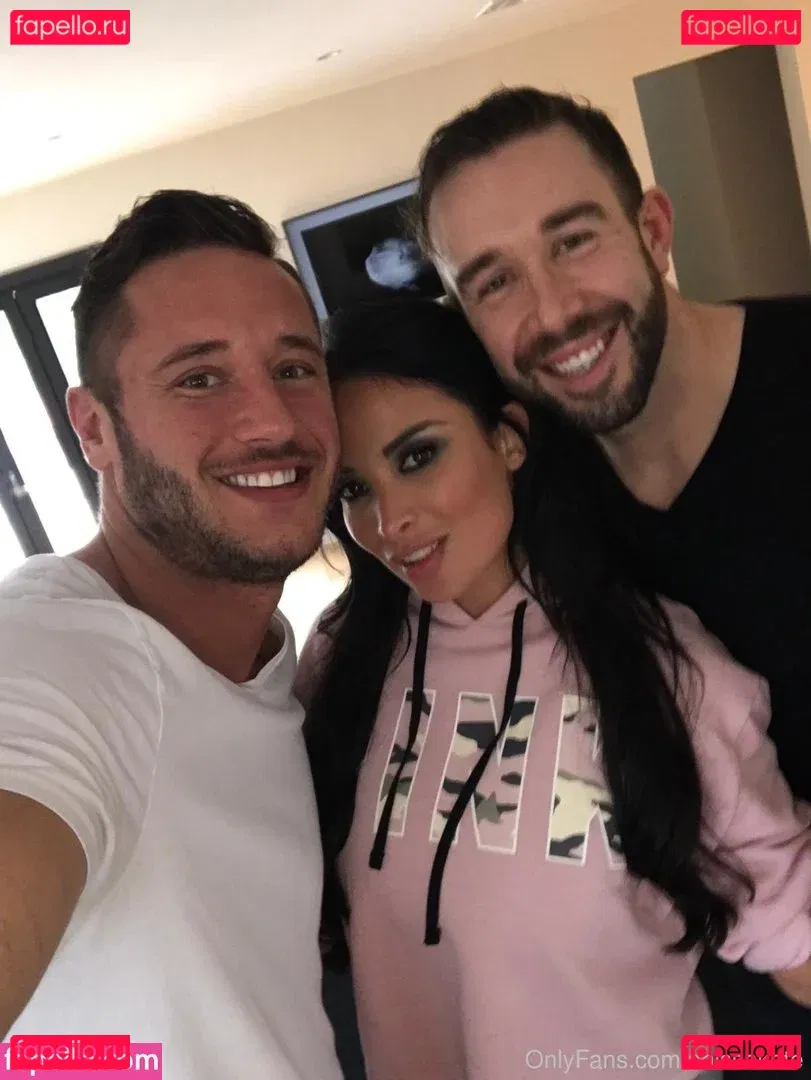 Anissa KATE Onlyfans Photo Gallery 