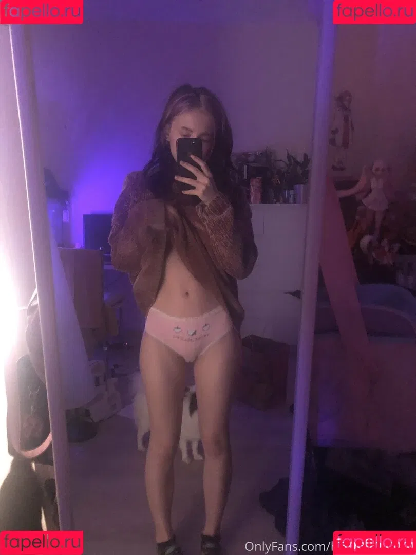Roxane Onlyfans Photo Gallery 