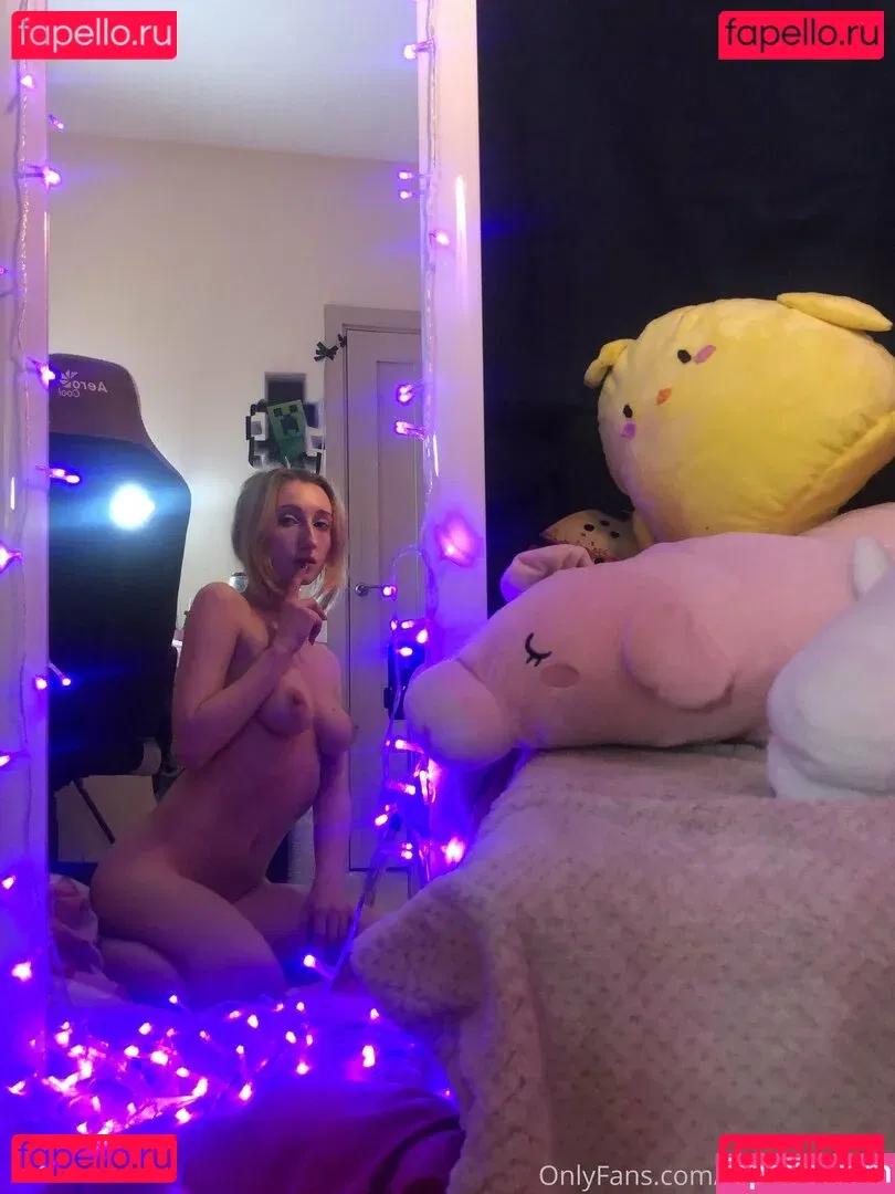 Roxane Onlyfans Photo Gallery 