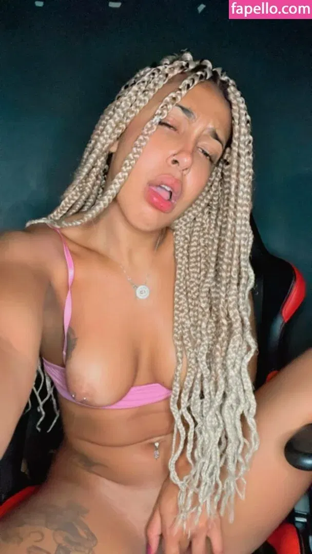 Emelly Souza Onlyfans Photo Gallery 